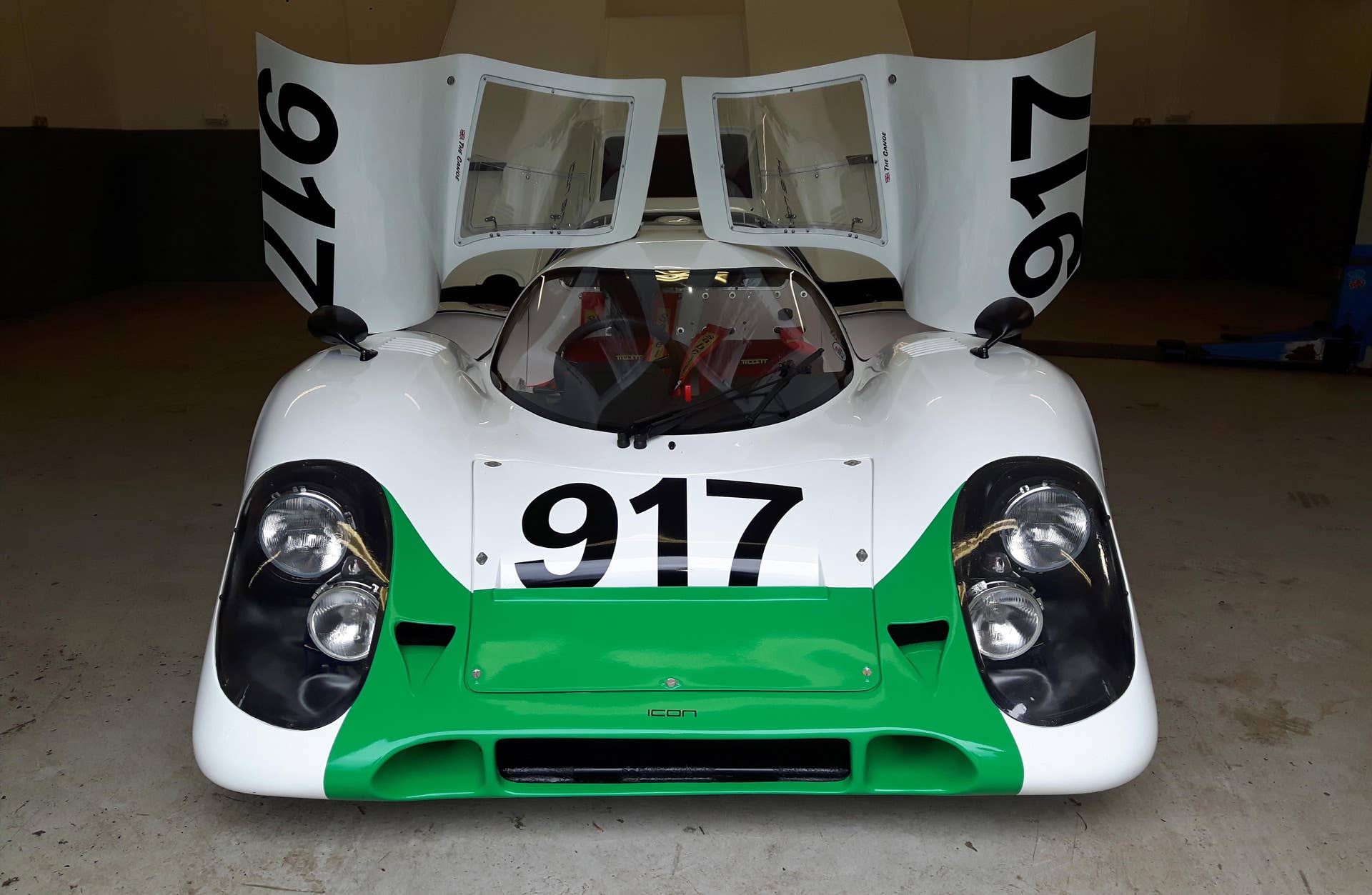 Co.9　トップ２点 Icon 917K is a stunning replica of Porsche racer from 'Le Mans